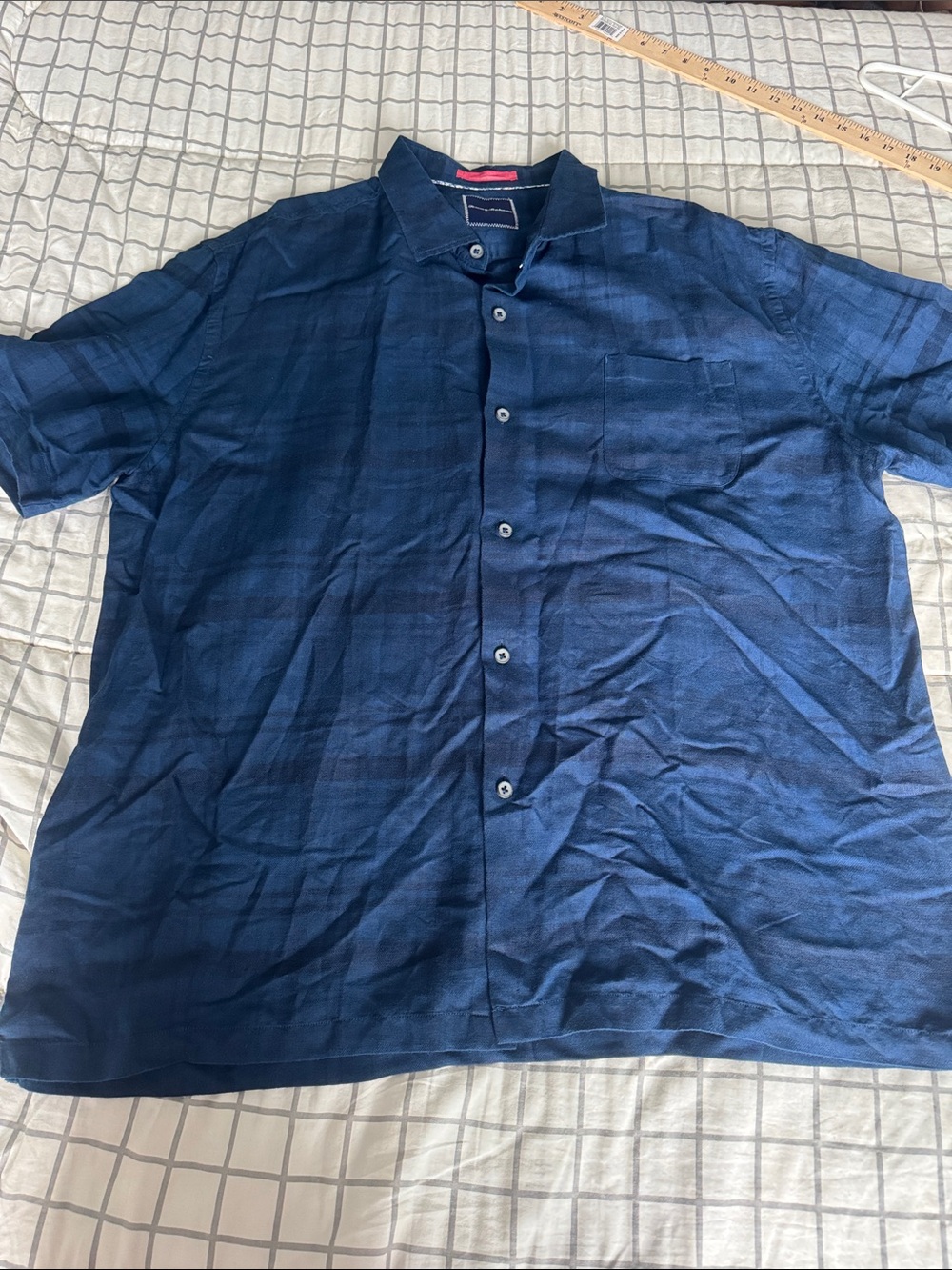 Tommy Bahama Men's Short-Sleeve Button-Up Shirt in Navy linen blend